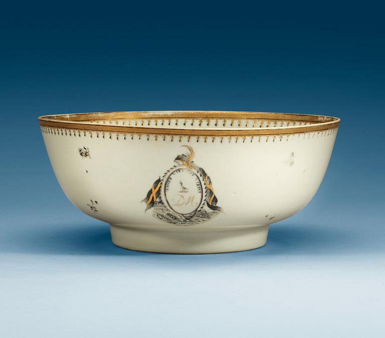 A grisaille punch bowl, Qing dynasty, Qianlong (1736-1795).