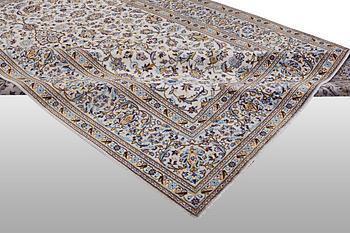 A carpet, Kashan, ca 361 x 253 cm.