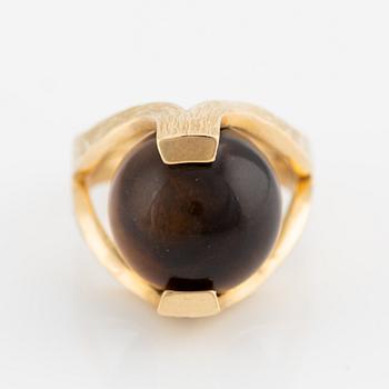 Gilbert Albert, ring, 18K gold with tiger's eye.