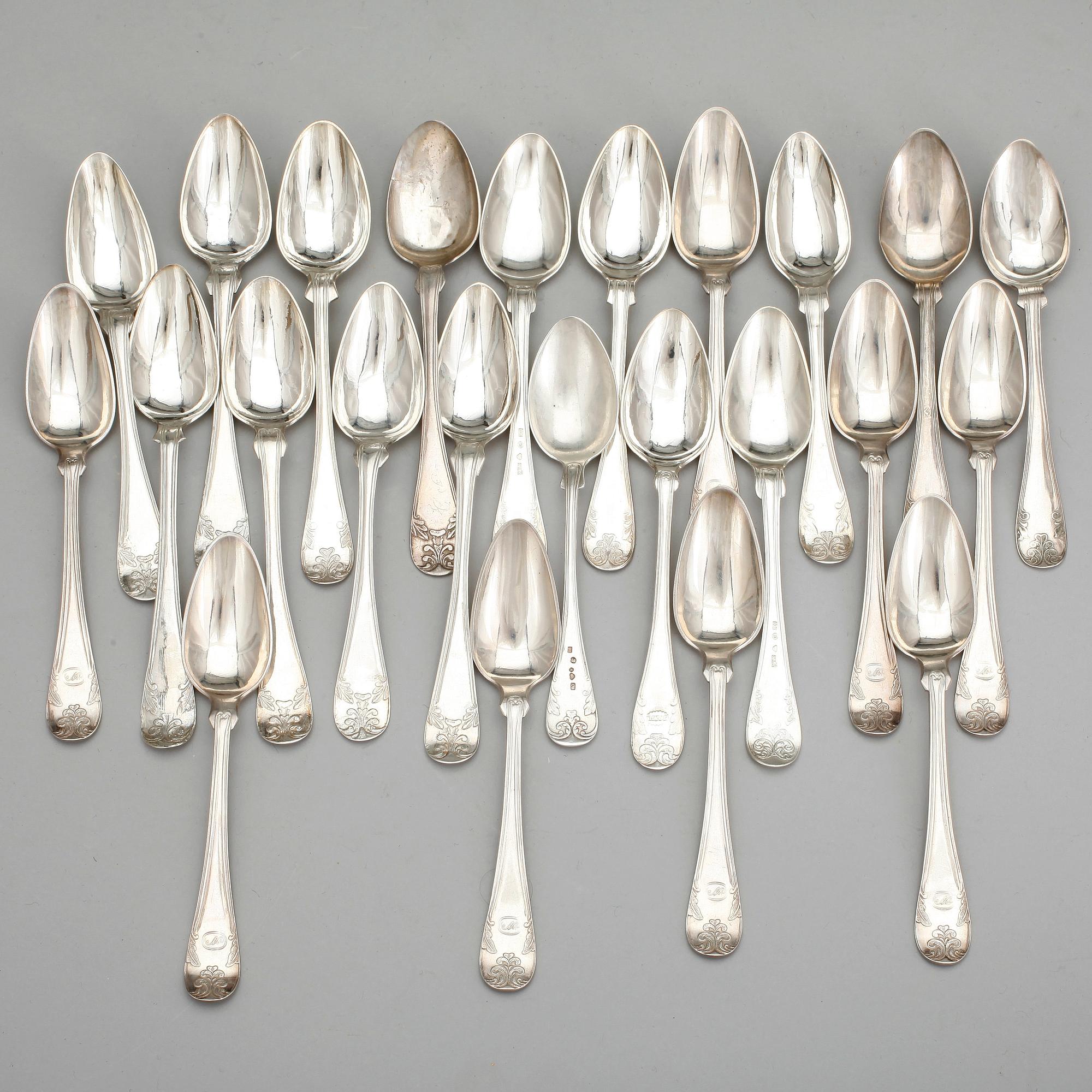 SKEDAR, 24 delar, silver, olika mästare, 1800/1900-tal. Vikt ca 386 gram.