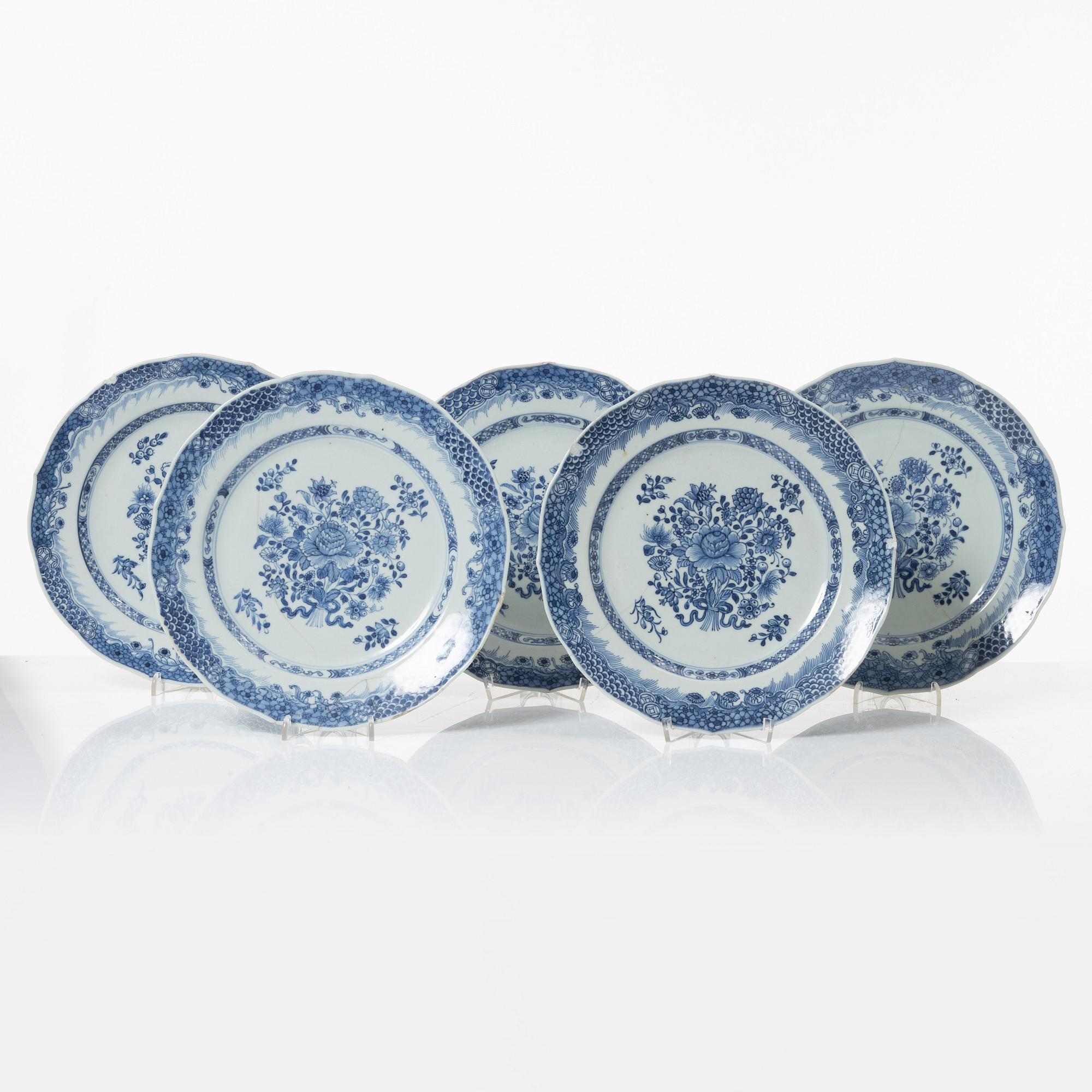 15 porcelain plates, China, Qing dynasty, Qianlong 1736-95.