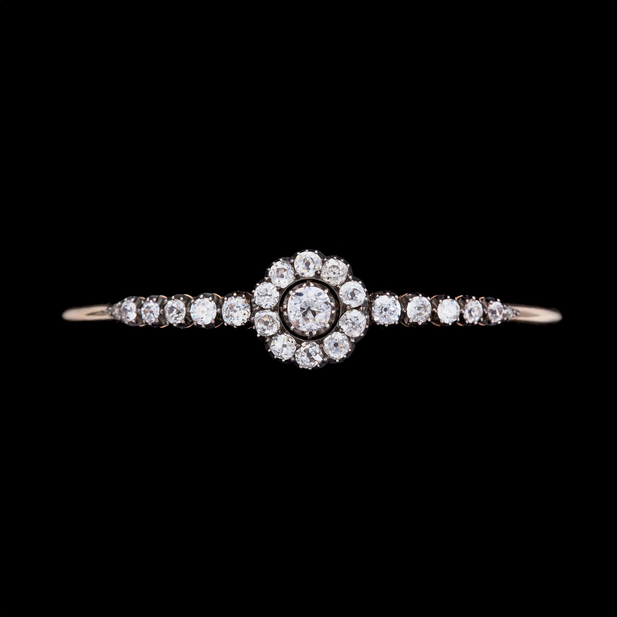 ARMRING, gammalslipade diamanter, tot. ca 3.20 ct.