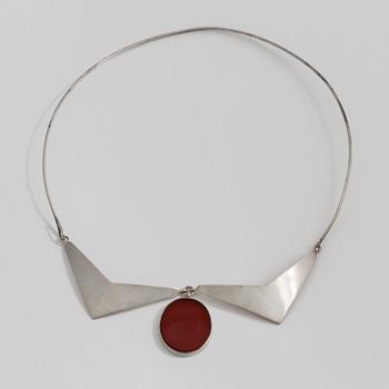 COLLIER, med karneol, Waldemar Jonsson, Skara, 1956.