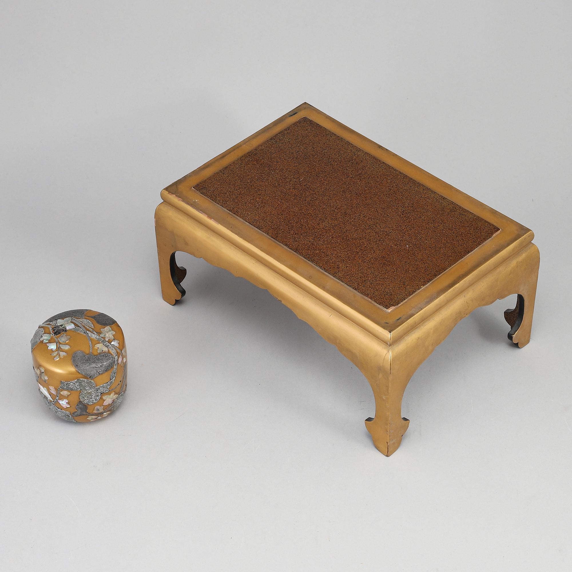 A Japanese stand and box with cover, Meiji period (1868-1912).