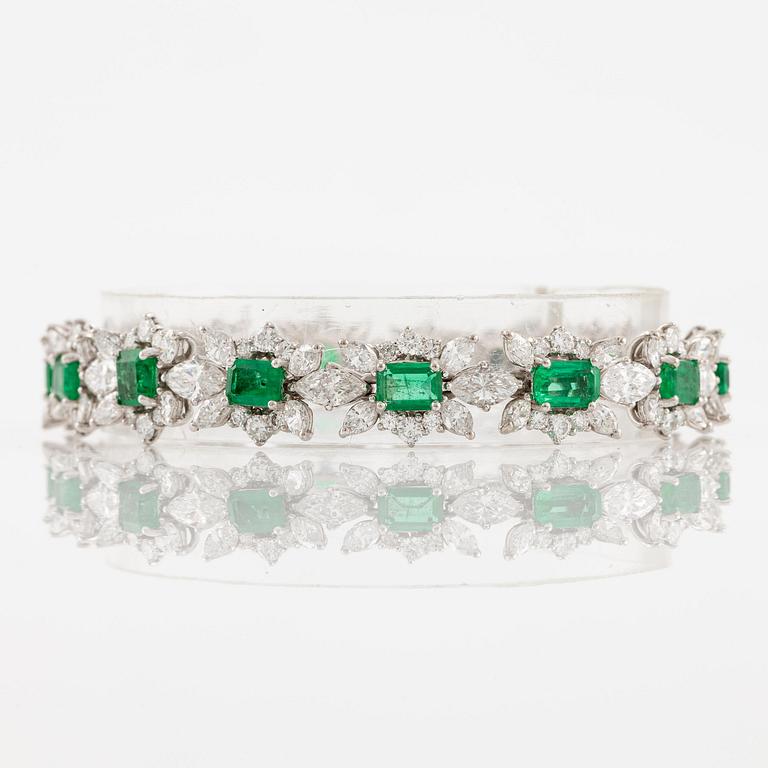 A bracelet in 18K white gold with step-cut emeralds and round and navette-shaped brilliant-cut diamonds.