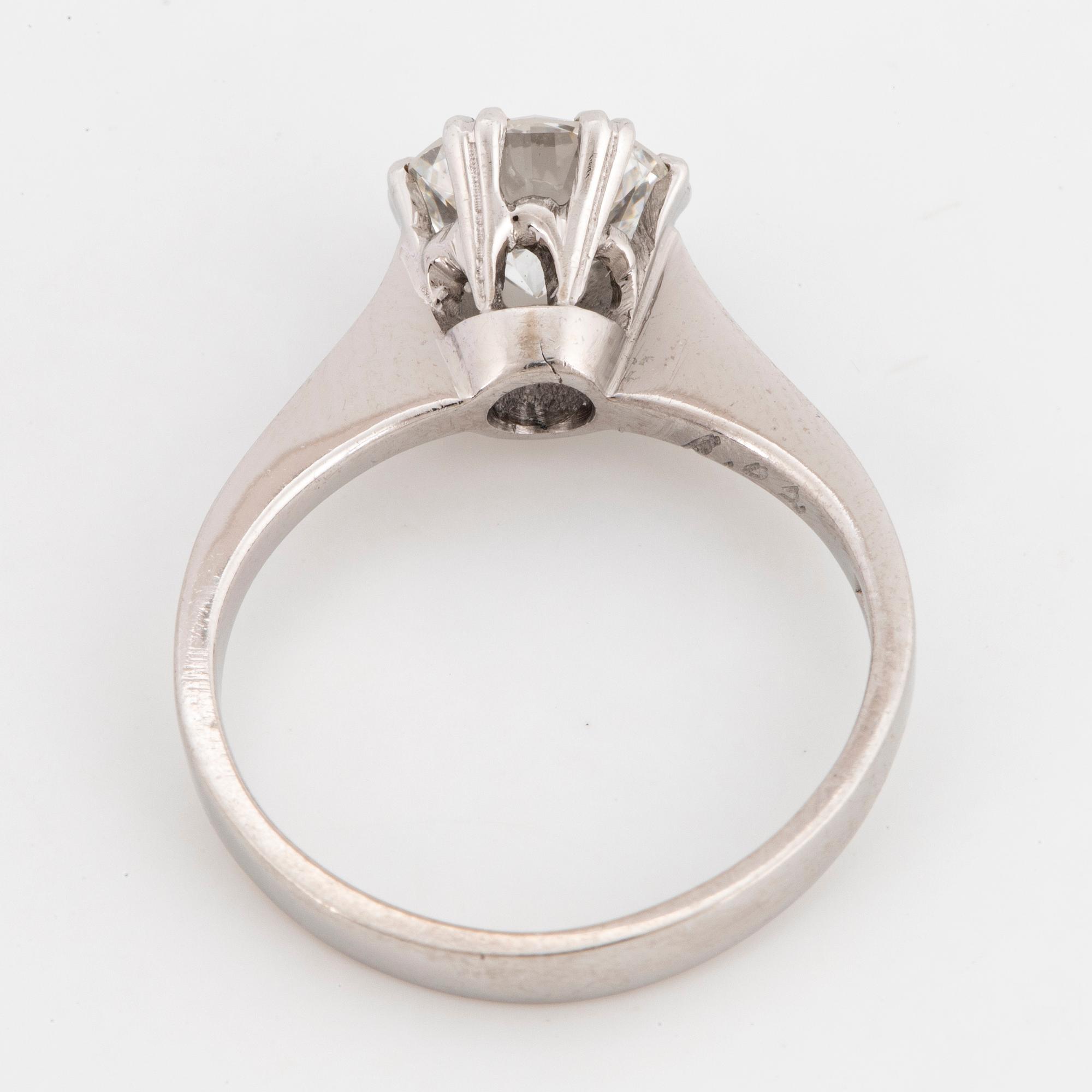 Brilliant-cut diamond ring.
