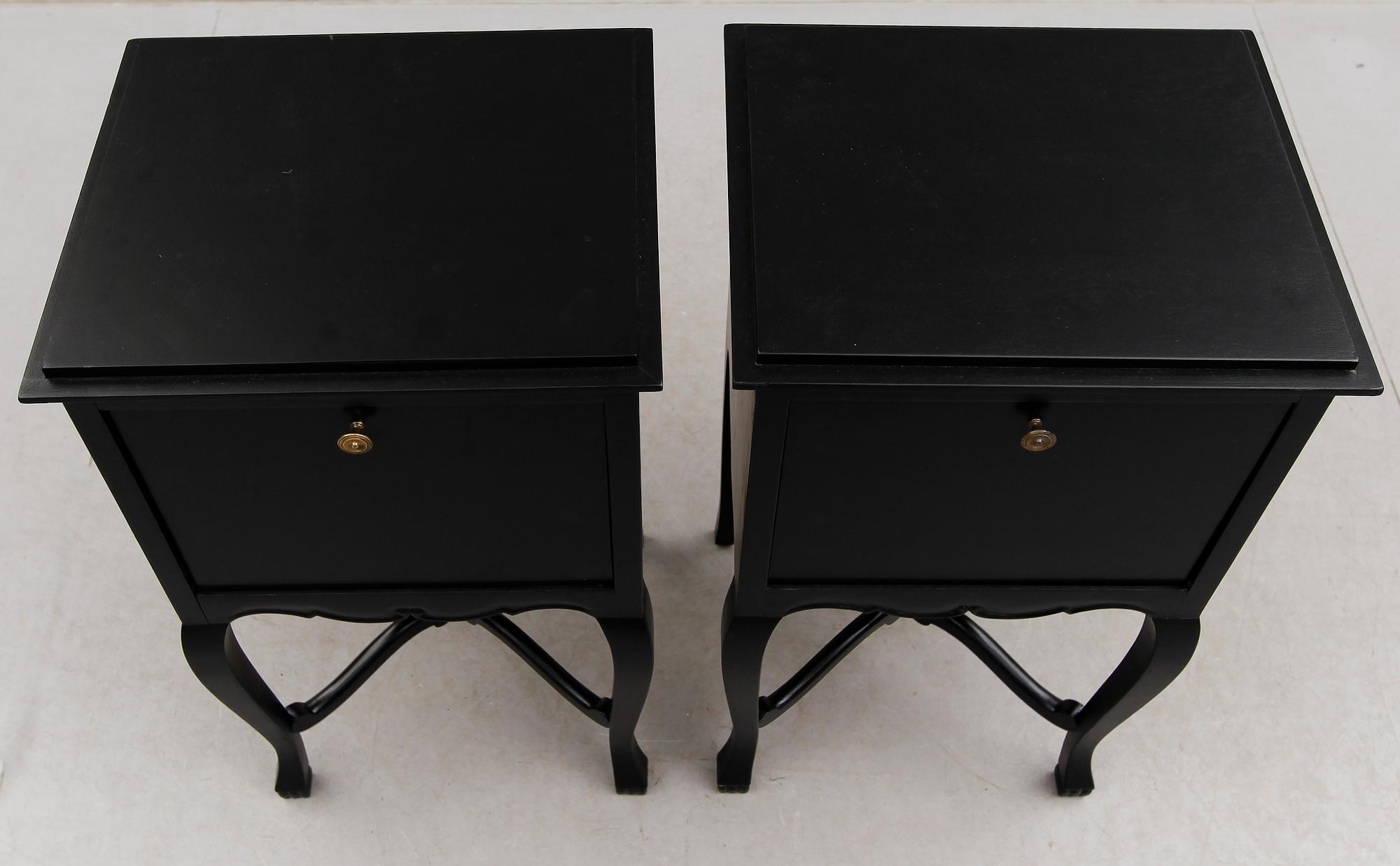 SÄNGBORD, 1 par, 1900-talets första hälft.