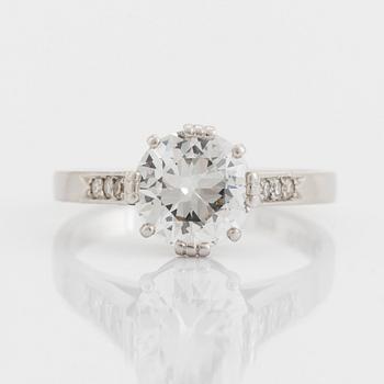 Ring, enstensring, platina och äldre briljantslipad diamant, ca 1,75 ct.