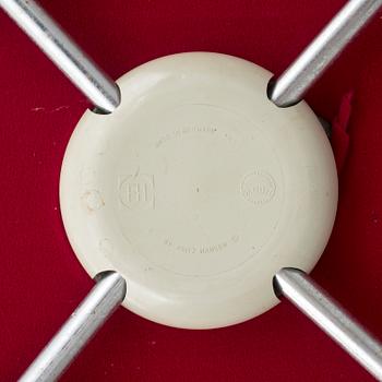 KARMSTOLAR, ett par, "Sjuan", Arne Jacobsen, Fritz Hansen.