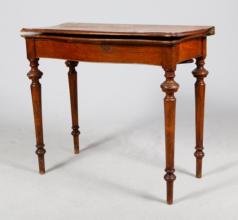 SPELBORD, nyrenässans, sent 1800-tal, med spelmarker.