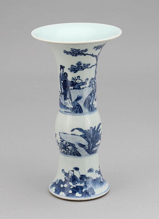 VAS, porslin, Kina. Sen Qing, 1800/1900-tal.