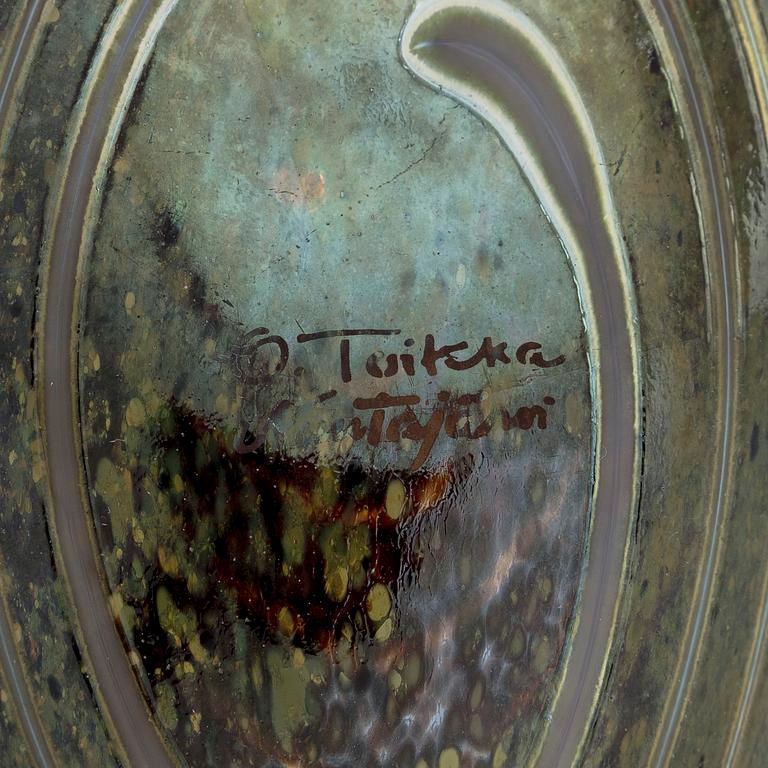 Oiva Toikka, Two glassbirds 'Alli' and an egg, signed O. Toikka Nuutajärvi.