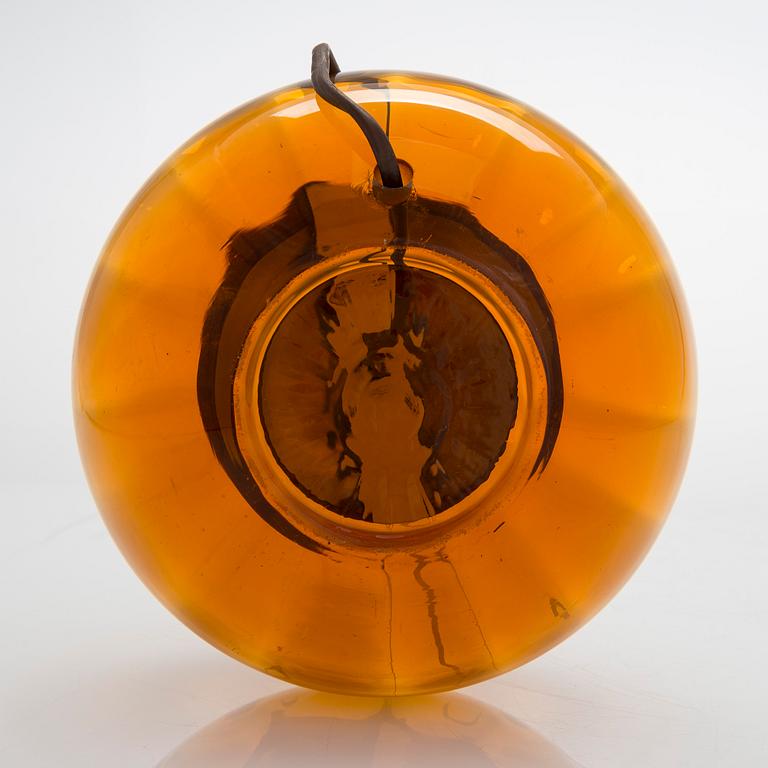 A 1930s-40s model 12501 table lamp, manufacturer Kauklahden Lasitehdas, Finland.