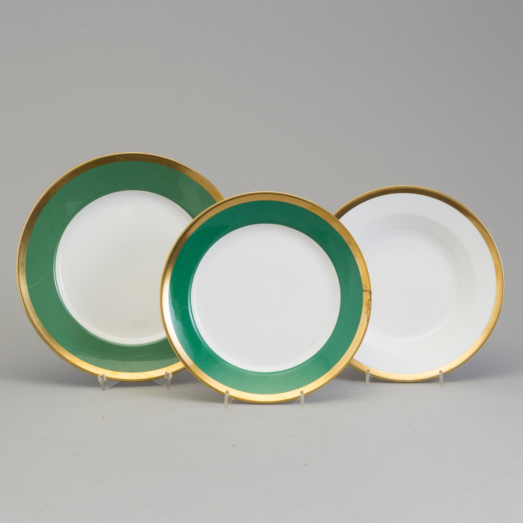 KARIN BJÖRQUIST, a 42 pcs Nobel porcelain dinner service.
