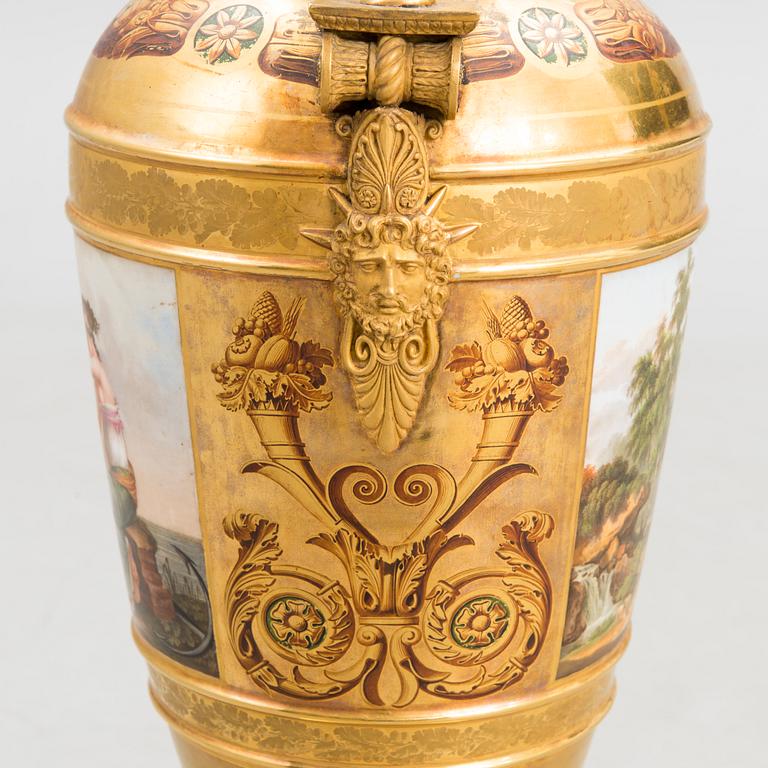 A RUSSIAN URN, bronze and porcelain, first half of the 19th century.