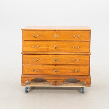 Drawer chest, late 18th century.