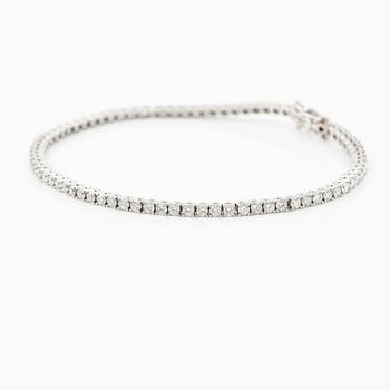 Tennis bracelet 18K white gold with round brilliant-cut diamonds.