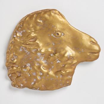 Hertha Hillfon, väggrelief.