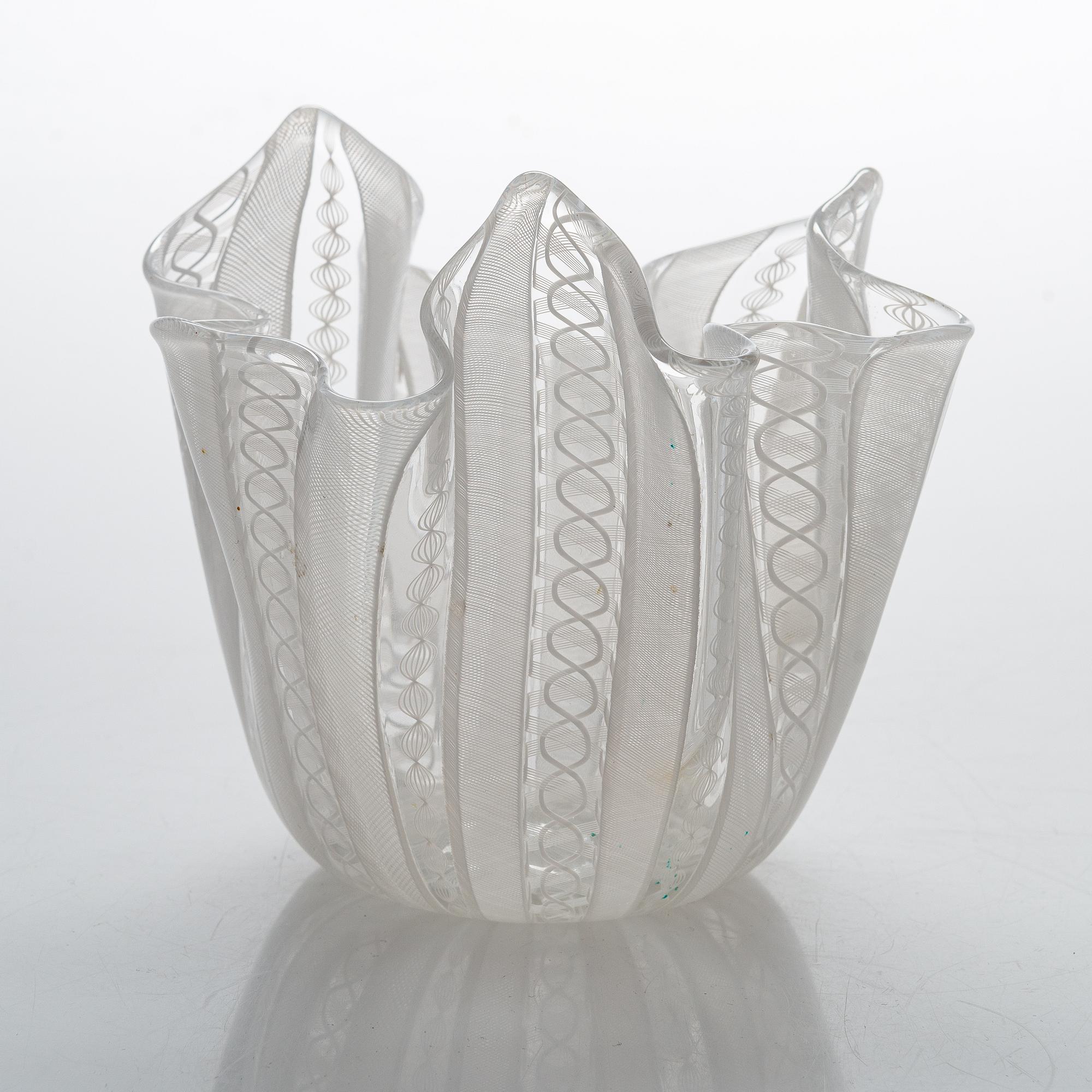 Paolo Venini & Fulvio Bianconi, näsduksskål,  'Fazzoletto', glas, Murano, Italien.