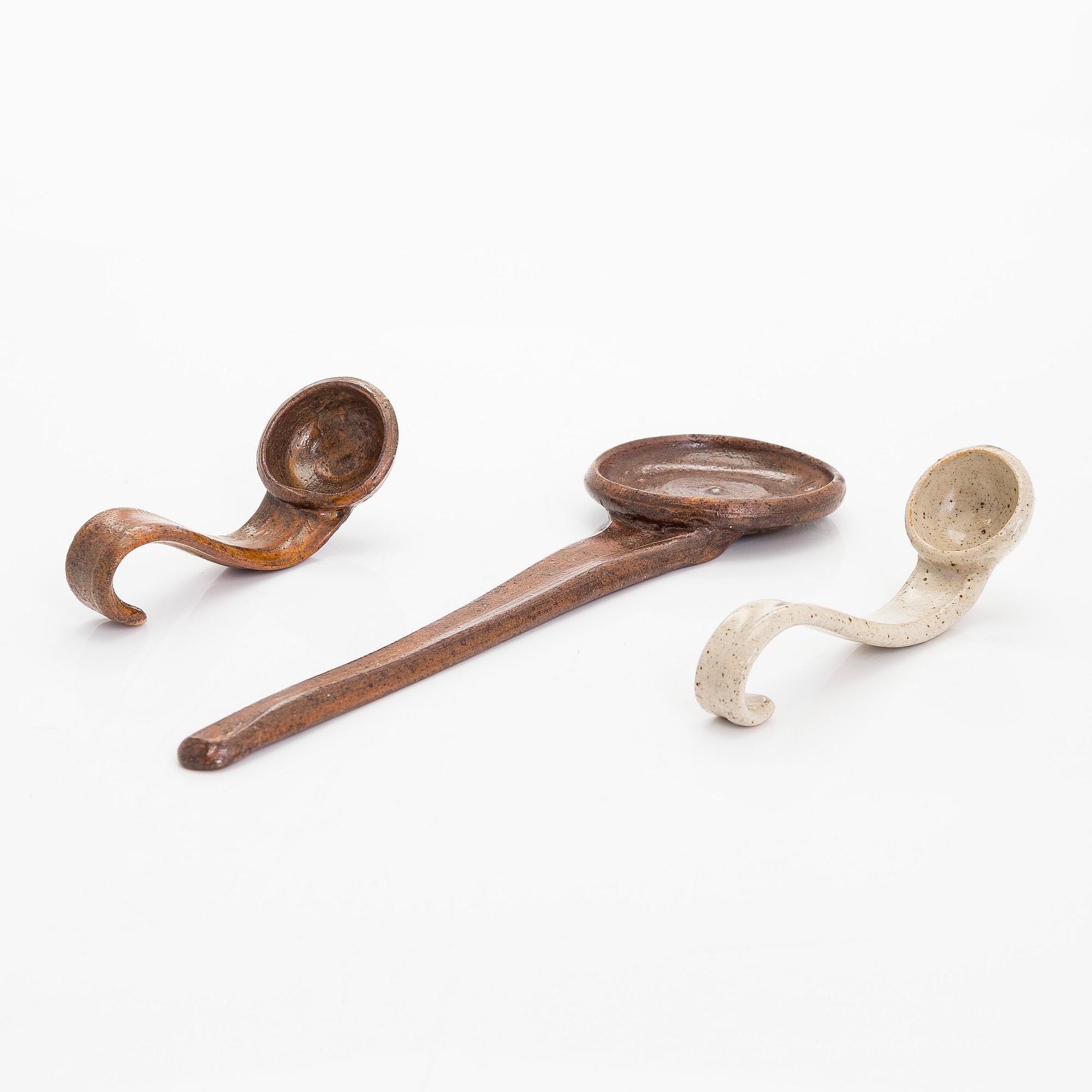 Kyllikki Salmenhaara, two ladles and a spoon, stoneware, signed KS.