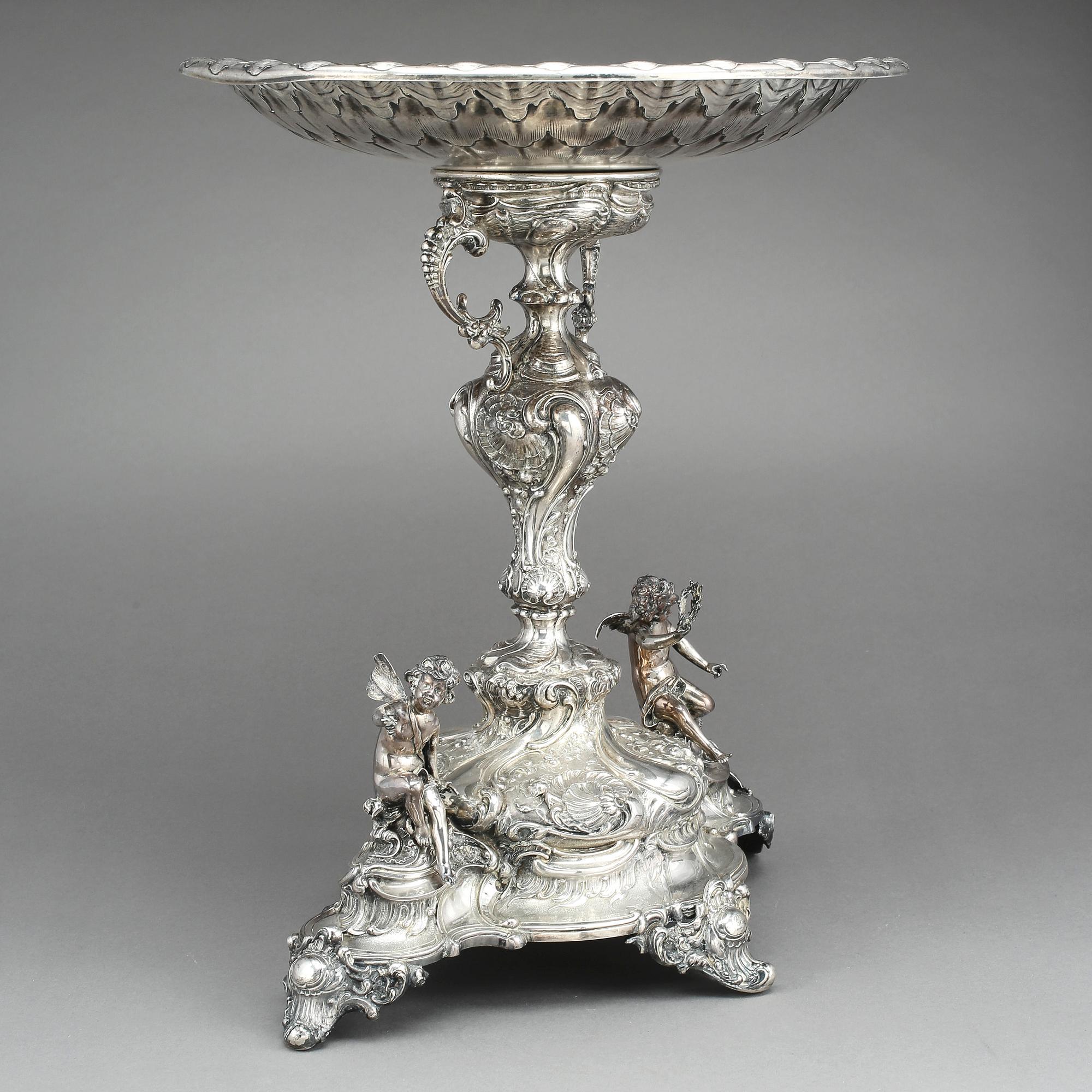 UPPSATSSKÅL, 830 silverhalt, C F Carlman, nyrokoko, Stockholm, 1891. Vikt ca 2560 g.