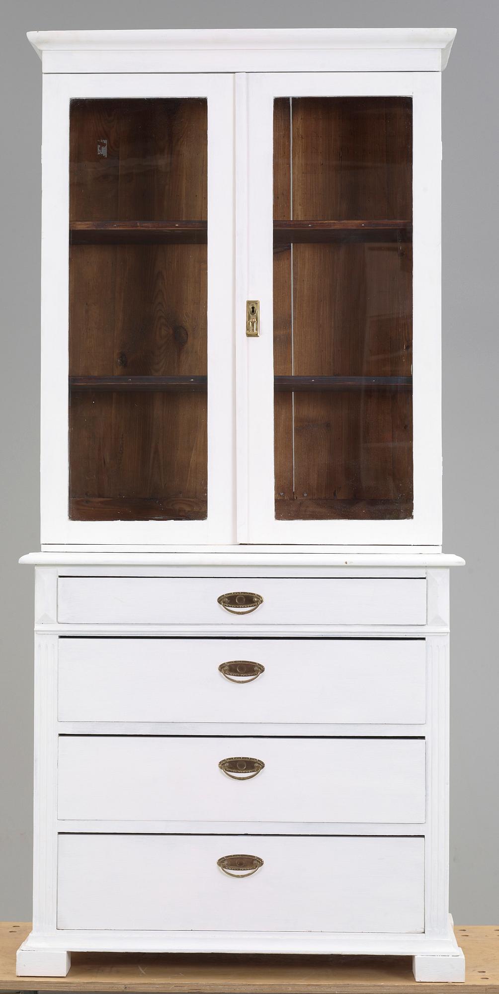 VITRINSKÅP, 1800/1900-tal.