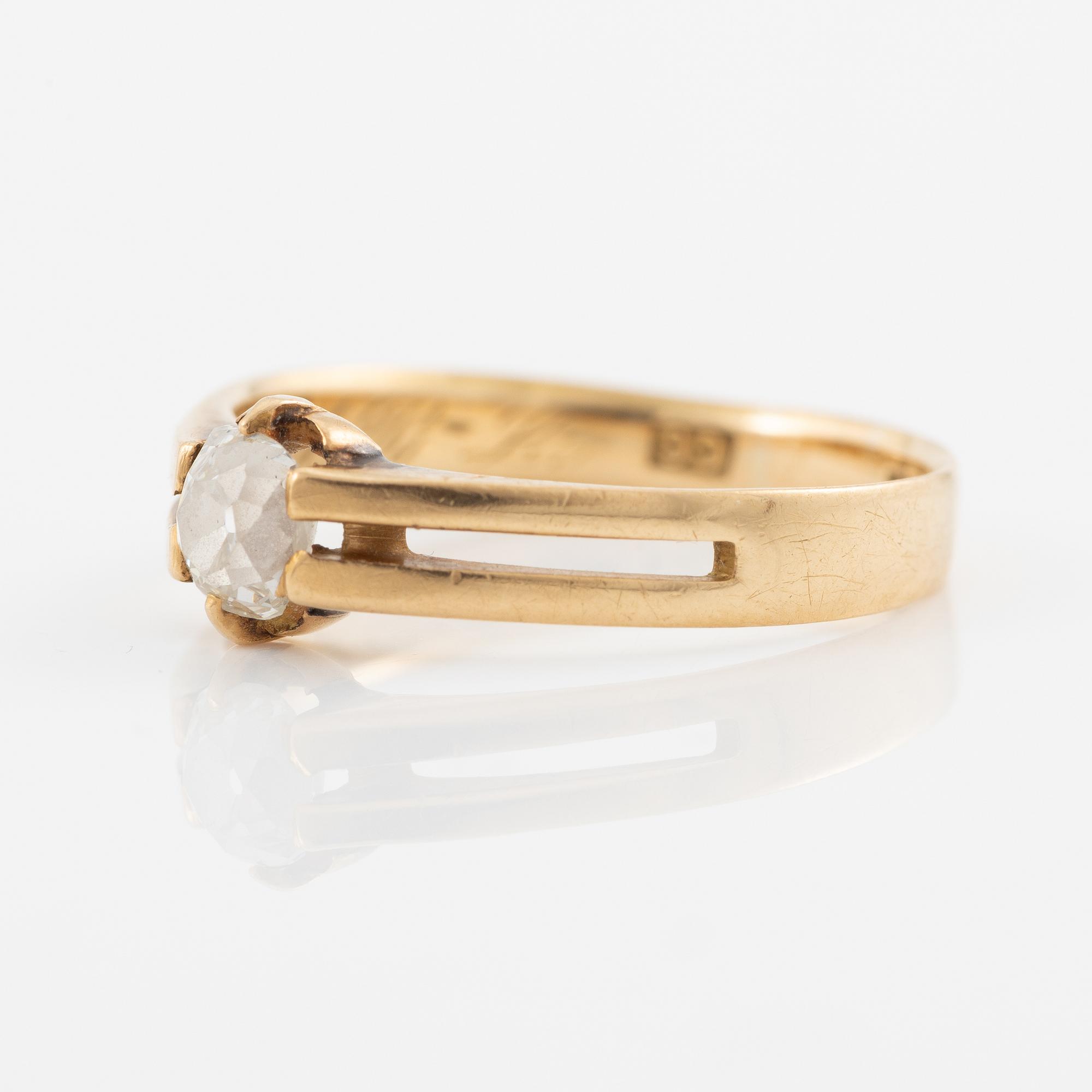 Ring 18K guld med en gammalslipad diamant.