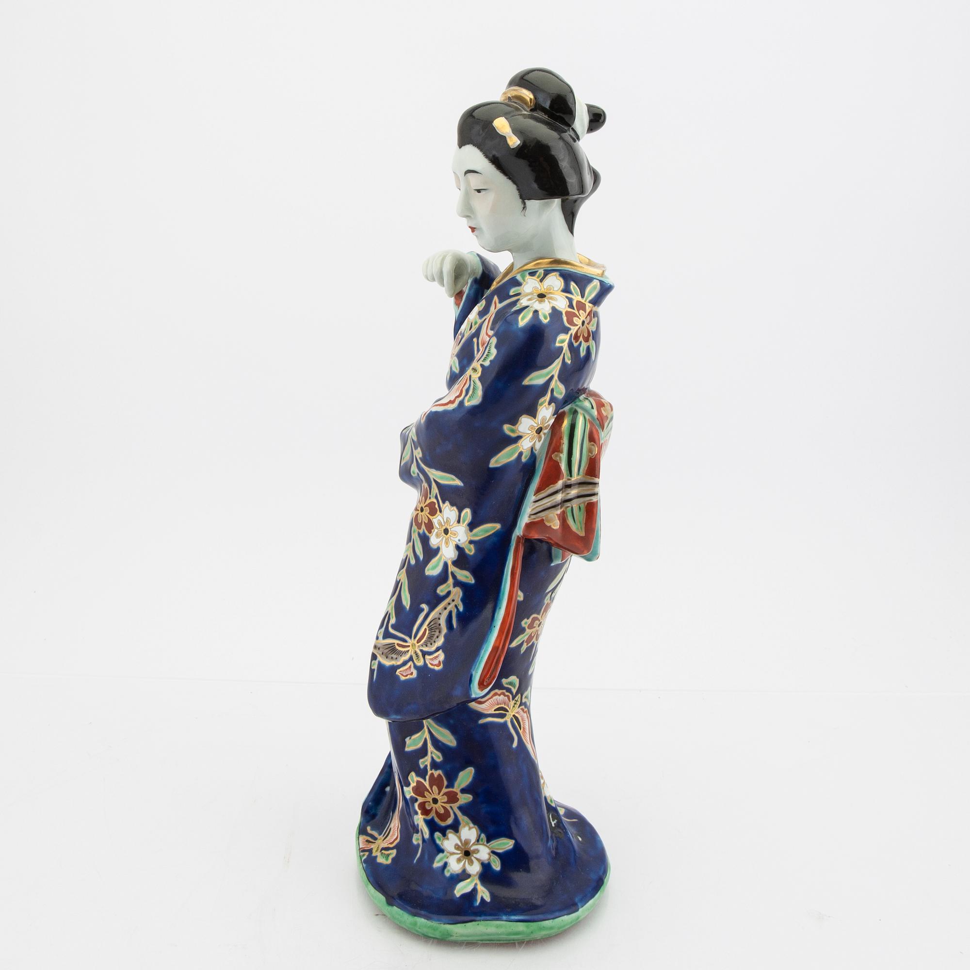 A Japanese porcelain figurine early 1900s.