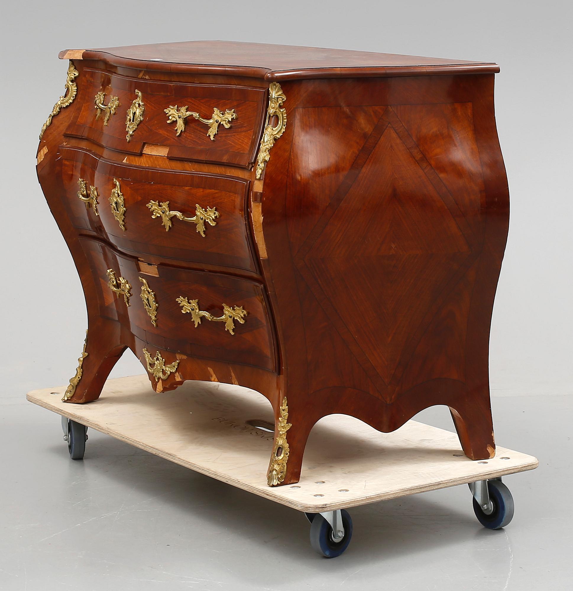 BYRÅ, rokokostil, tidigt 1900-tal.