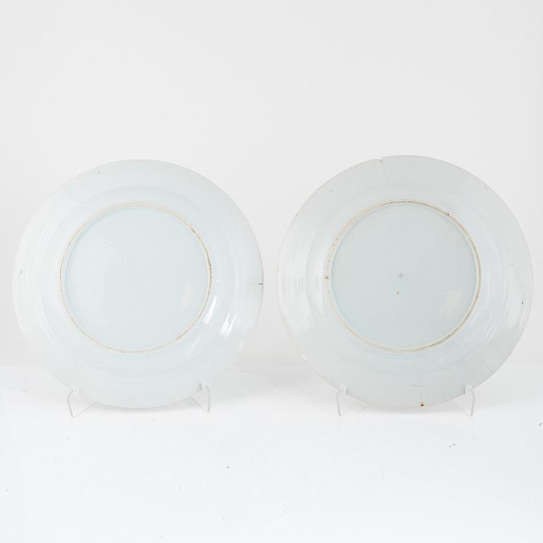 A pair of enamelled Chinese export porcelain dishes, Qing dynasty, Jiaqing (1796-1820).