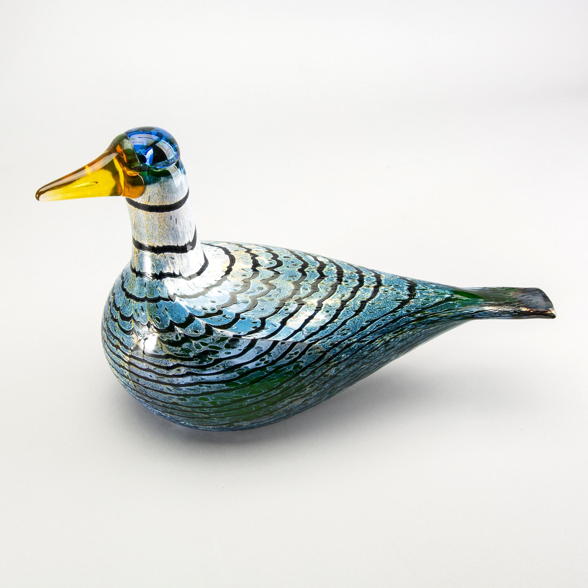 Oiva Toikka,  glass sculpture signed and numbered 852/2000 Nuutajärvi Finland.