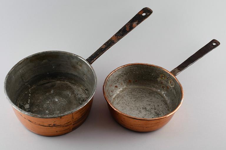 KASTRULLER, 2 st, koppar, 1800-tal.