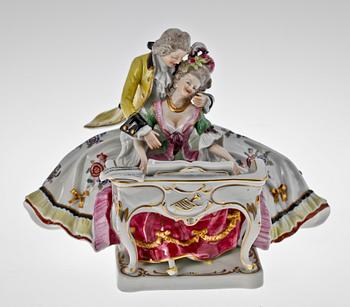 FIGURIN, porslin. Dresden 1920-tal.
