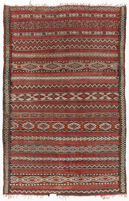 Matta, Orientalisk slätvävd, Old, ca 270 x 175 cm.