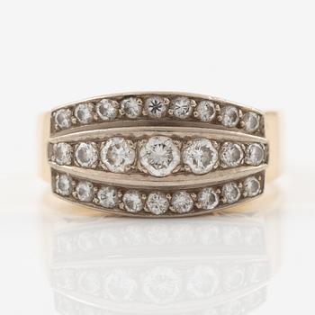 Ring 18K guld med runda briljantslipade diamanter, Stigbert.