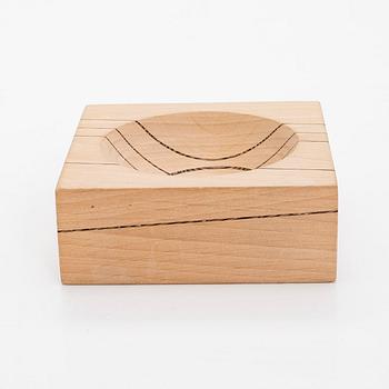 Jouni Leino, Skål och klädhängare, Jouni Leino Design Studio.
