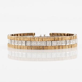 Bracelet in 14K gold and white gold with brilliant-cut diamonds.