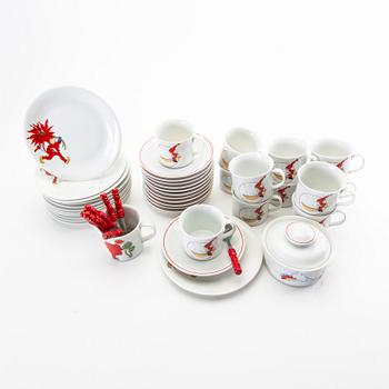 Aina Stenberg-Masolle, servis, 25 dlr  "Tomtejul" Rörstrand porslin sent 1900-tal.