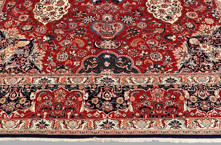 A CARPET, Tabriz, possibly, part silk, ca 417 x 300 cm.