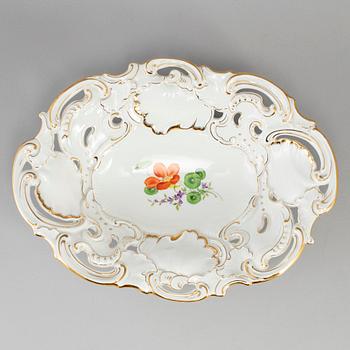 A Meissen porcelain serving dish, 20th century.