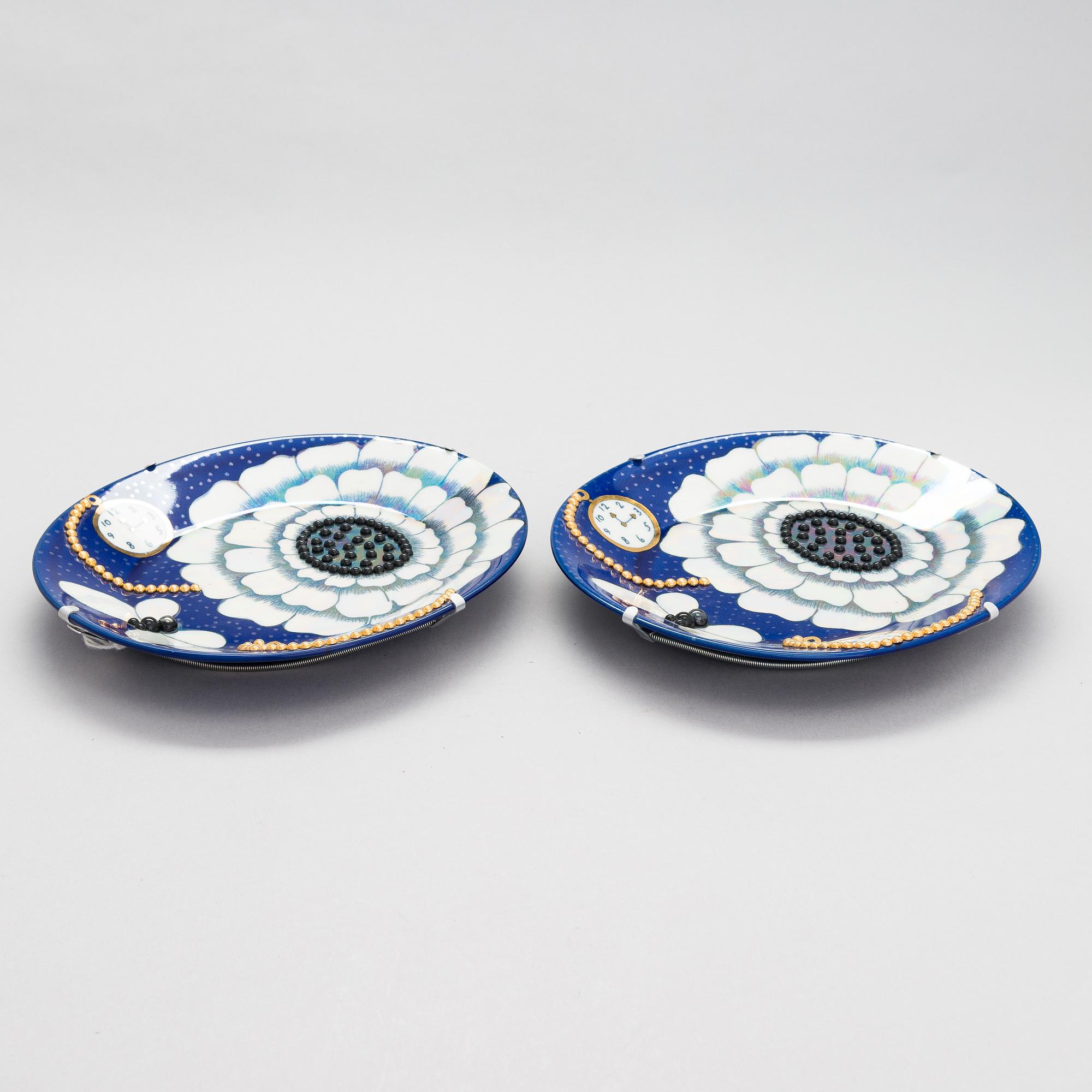 Birger Kaipiainen, Two ceramic dishes signed Birger Kaipiainen, Arabia, Finland.