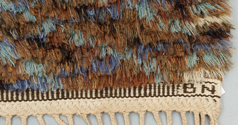 CARPET. "Marina brun". Rya (knotted pile). 242,5 x 167 cm. Signerad AB MMF BN.