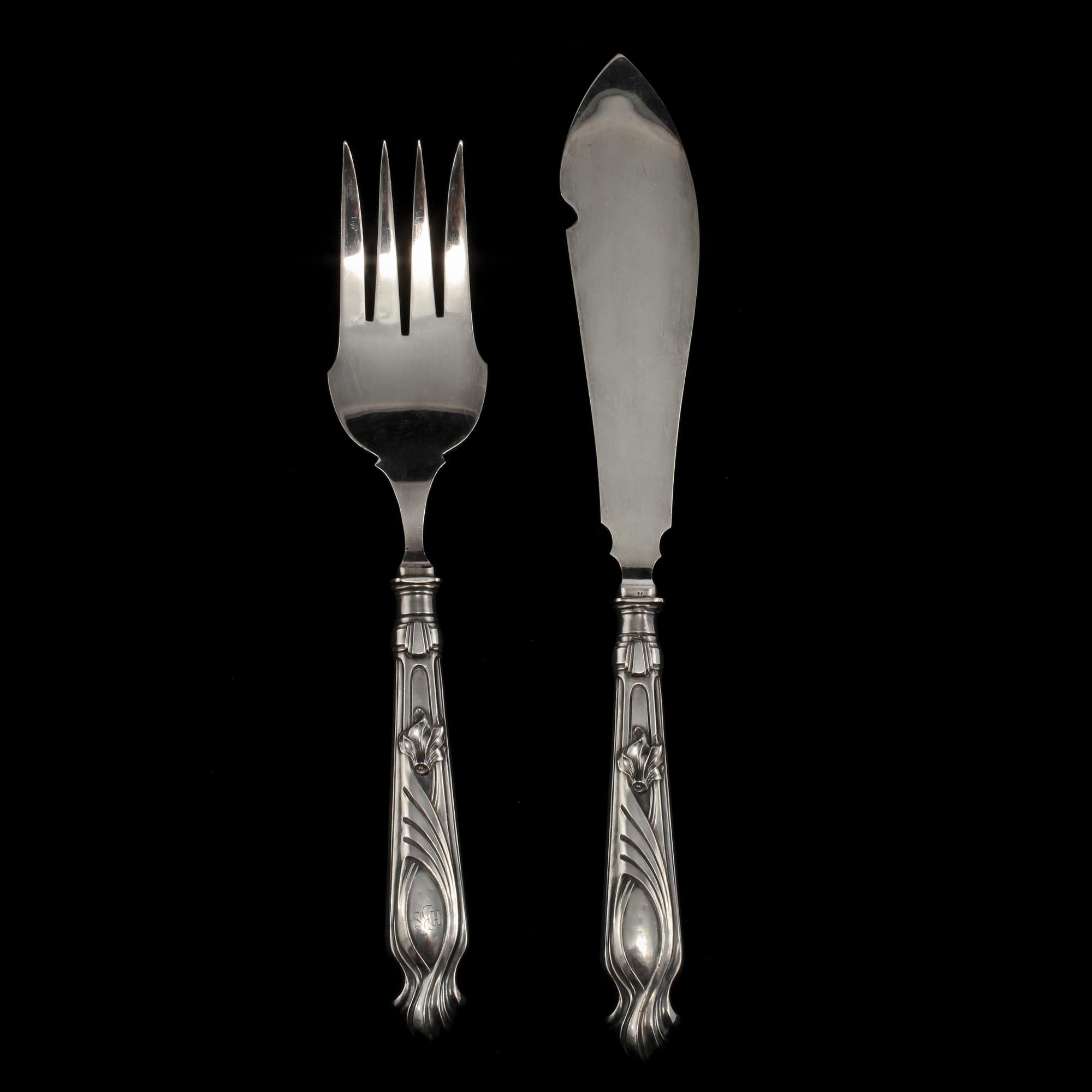 SERVERINGSBESTICK, ett par, silver,  troligen Claes Emil Andrén, Göteborg, jugend, 1900-talets första del. Vikt 215 cm.