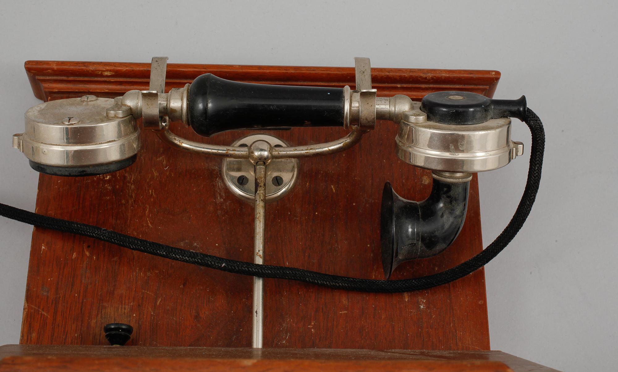 VÄGGTELEFON, Telegrafverkets verkstad, Nynäshamn, 1900-talets början.