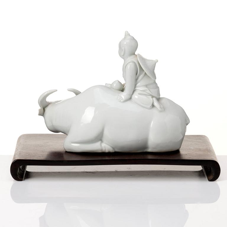A pair of blanc de chine figurines, Qing dynasty, late Qing dynasty.