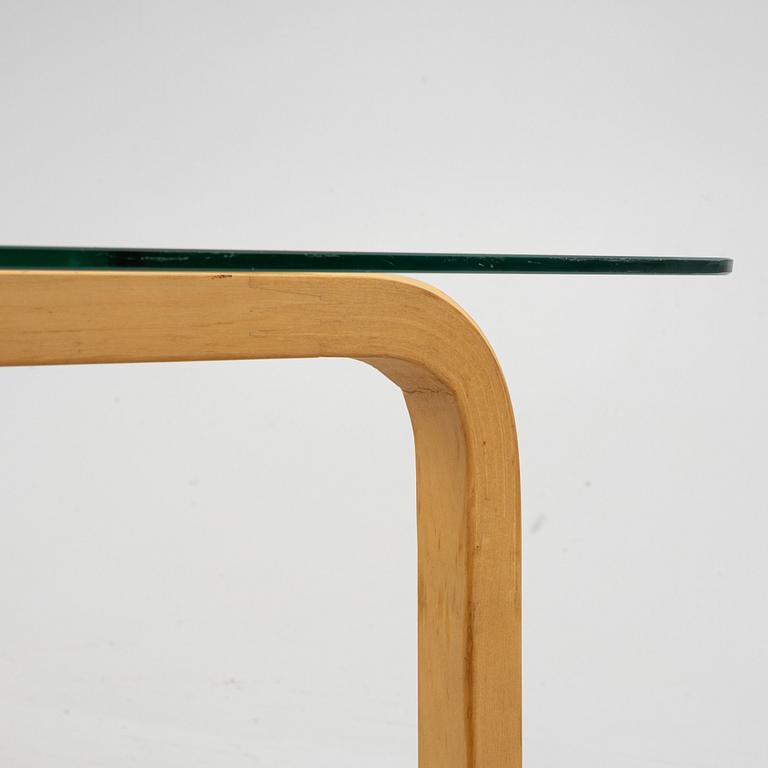 Alvar Aalto, soffbord, modell Y805B, Artek, Finland.