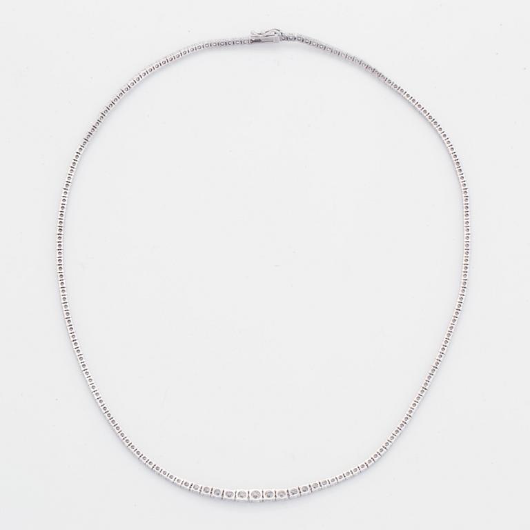 An 18K white gold necklace set with round brilliant-cut diamonds.
