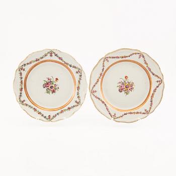 A pair of late 18th century porcelain plates.