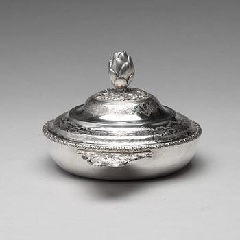 A French 18th century silver equelle and cover, mark of Jean-Guillaume Vealle, Paris 1754.