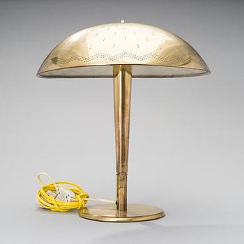 PAAVO TYNELL, A DESK LIGHT. Manufactured by Taito Oy or Idman. 1940s.